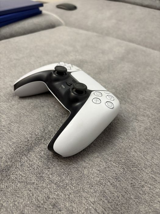 Продам оригинальный джойстик PS5 DualSense
