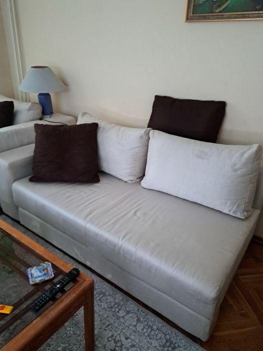 Продавам диван в много добро състояние без никакви забележки.