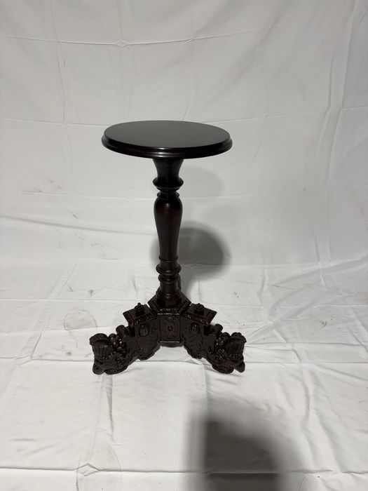 Stativ din lemn masiv cu picioare sculptate