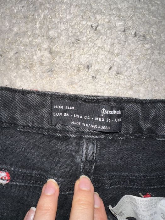 Blugi Slim Stradivarius — negri cu trandafiri brodați, 36/S