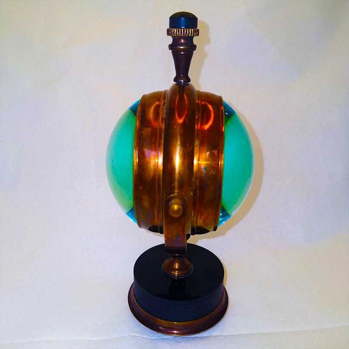 Бронзов часовник с ретро дизайн