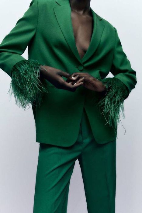 Костюм с перьями Zara