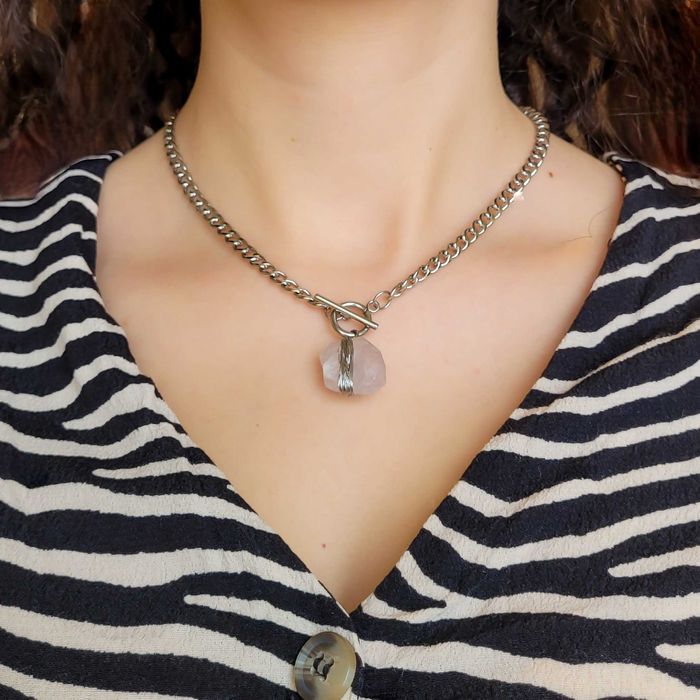 Подарък за Свети Валентин - колие с естествен кварц