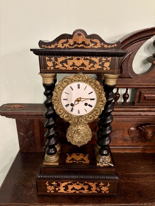 Ceas vechi cu pendul Napoleon al III-lea