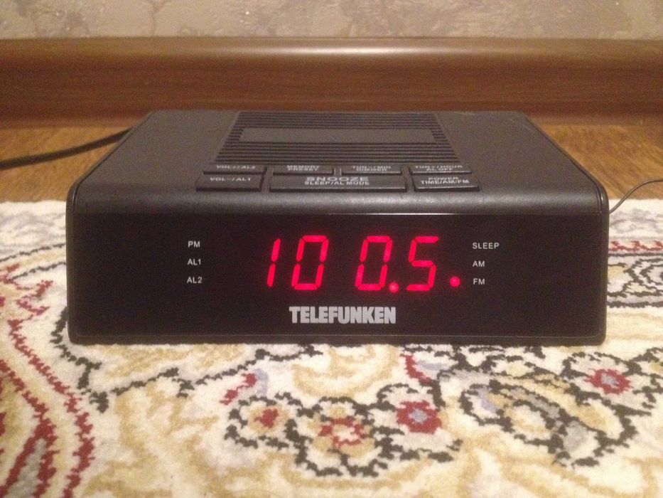 Радио часы Telefunken