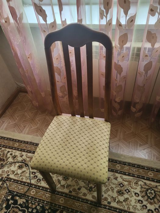 Продам стулья 6 штук район 6 мкр
