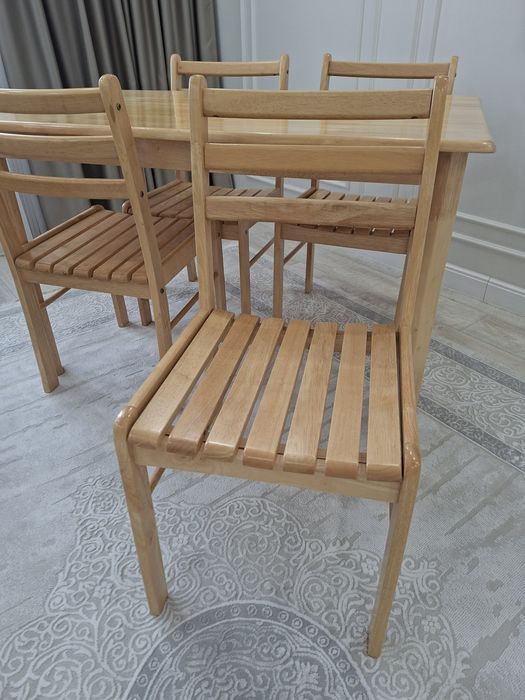 Стол со стульями