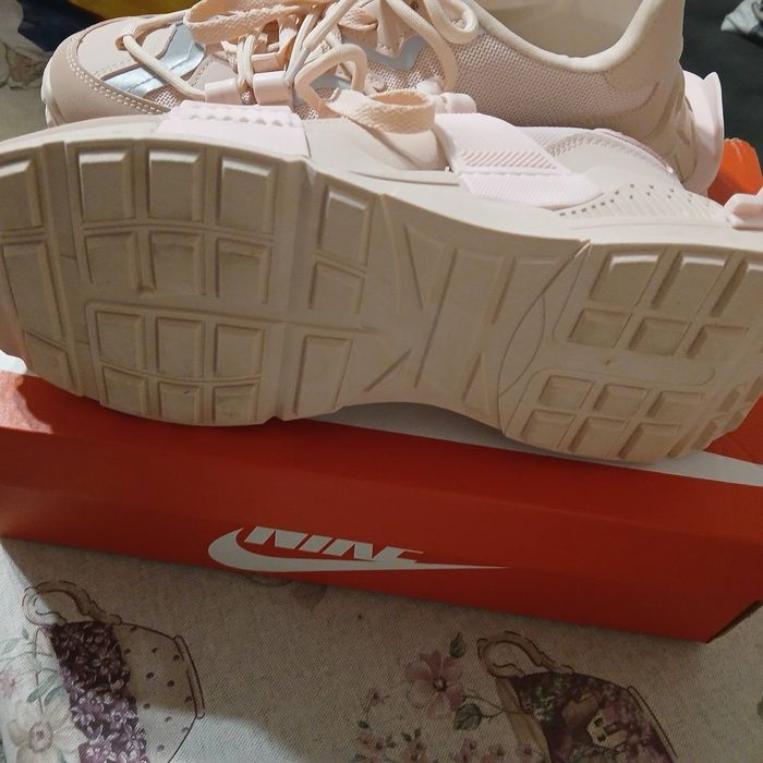 Дамски маратонки чисто нови !!!