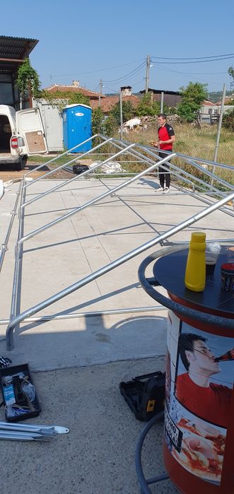 Голяма шатра палатка разглобена