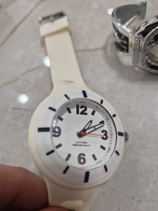 Часовник Resistant