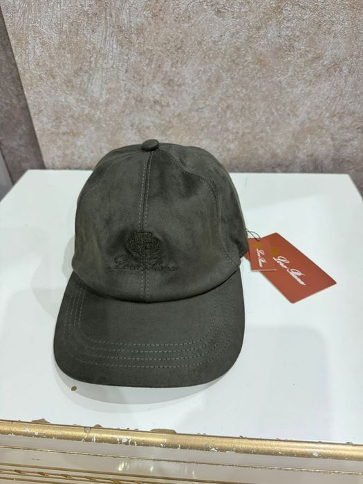 Прлдам кепку от Лоро Пиано