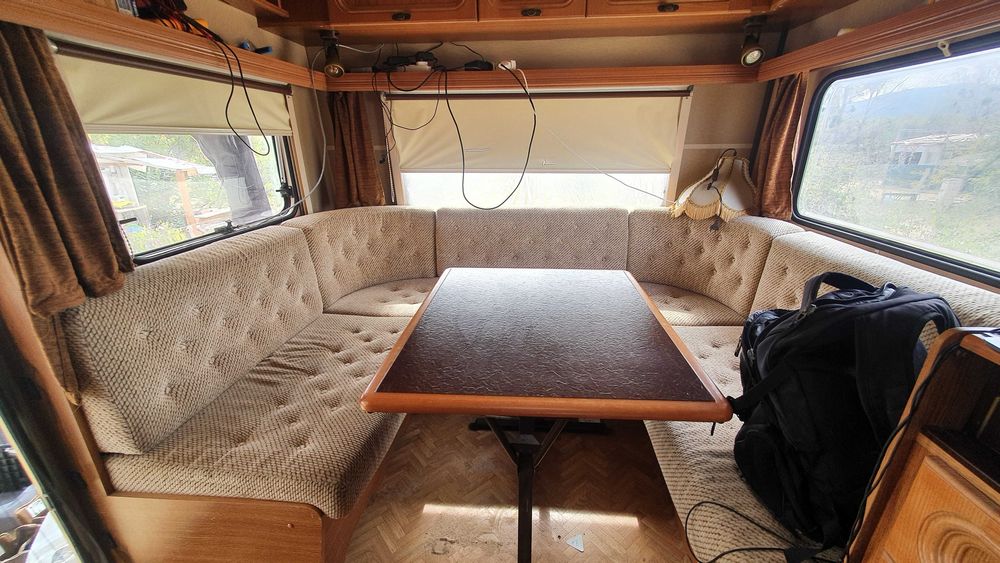 Каравана LMC Luxus 500 на Градина