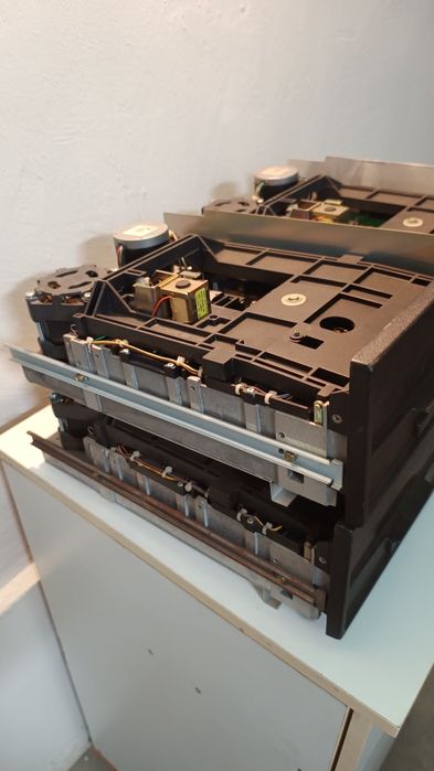 Продавам 8 inch floppy disk drive / 8 инчови флопи дискови устройства