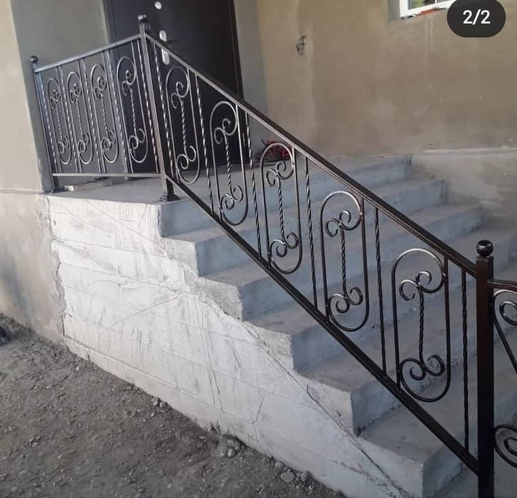 Металлические перила лестницы