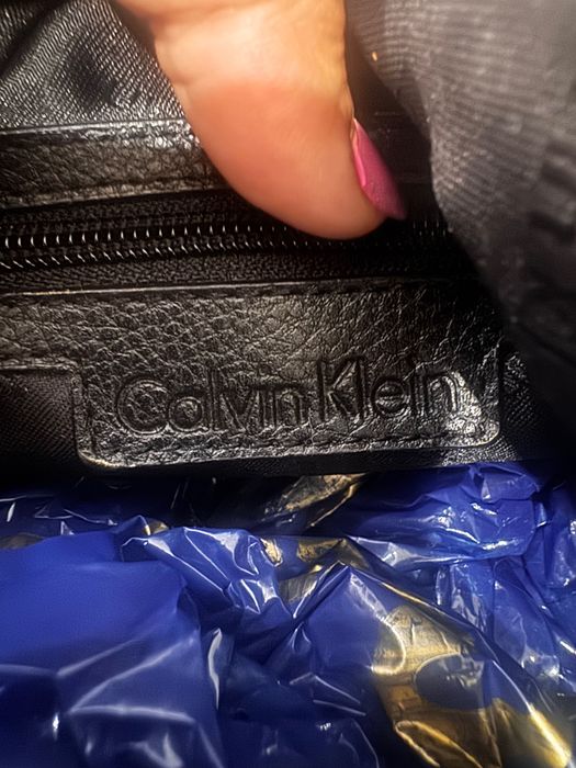 Calvin Klein чанта за рамо естествена кожа