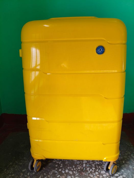 Продам дорожный чемодан