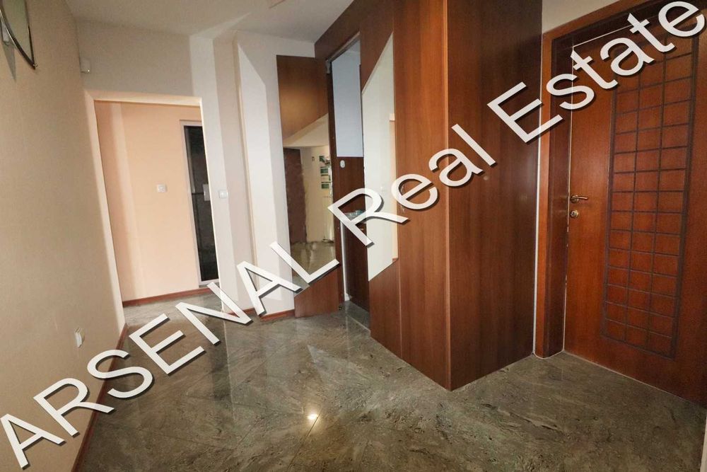 Дава се под наем Офис в София, Център - 117 кв.м за 575 € - Снимка #1