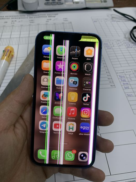 Продам айфон 13 минус дисплей