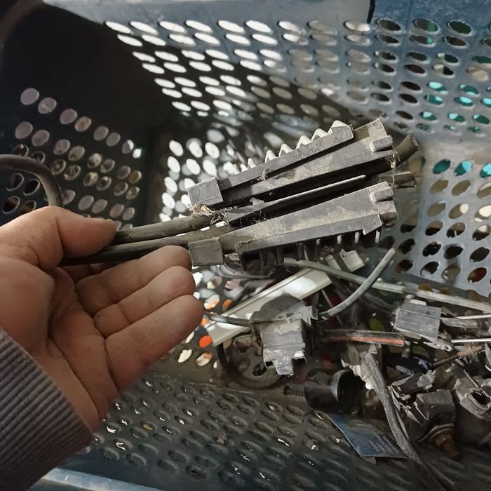 Зажимы и орешки для проводов