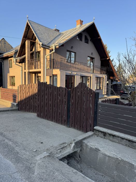 Doua case cu teren 10 ari, Vicovu de Jos