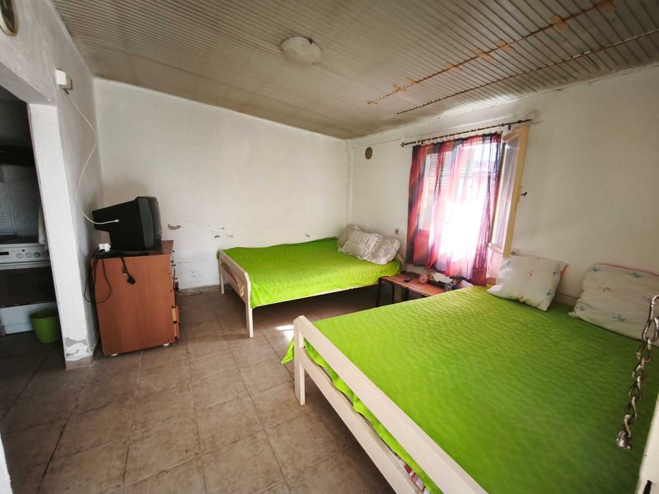 Продава многостайна къща 70 м2 с 2 парцела 330 м2 в Аспровалта, Гърция