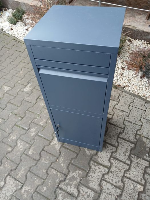 Cutii poștal pentru colete și plicuri