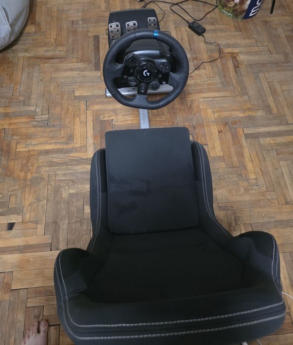 Playseat Evolution Alcantara и Logitech g923 ps5 комплект