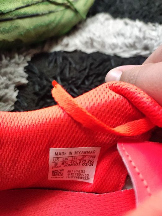 Продам футбольные бутсы на подростка размер 42.5