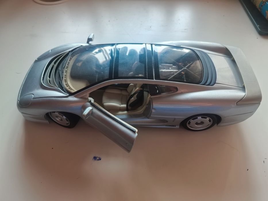 Jaguar XJ-220   1:18
