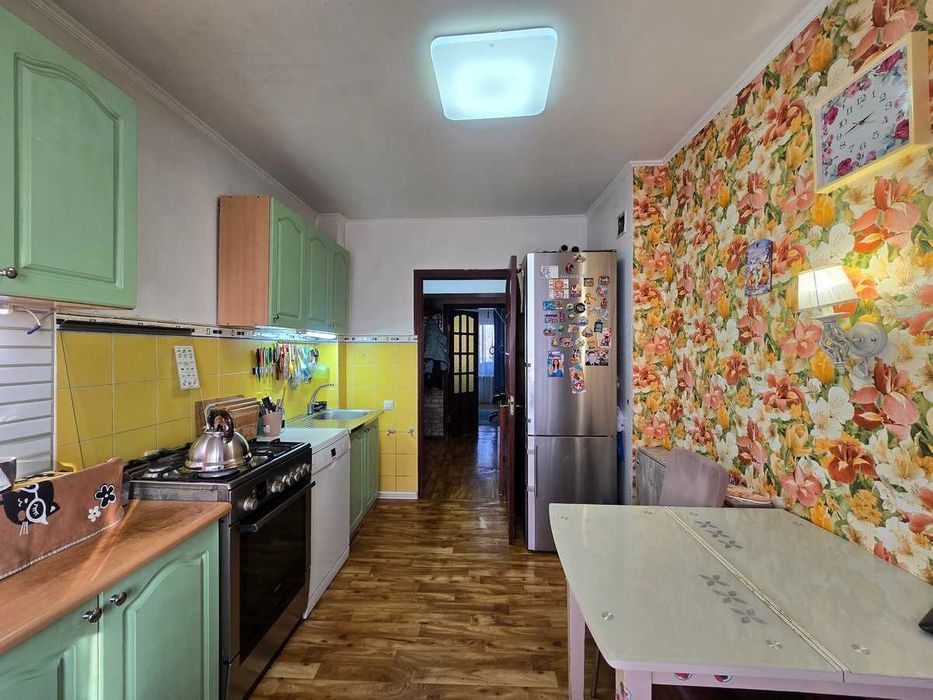 Продам 3-комнатную квартиру в Орбита-4 кирпичный дом