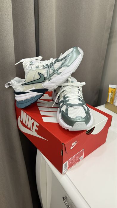 Nike кроссовки 38 размер