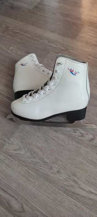 Коньки фигурные  35 размер