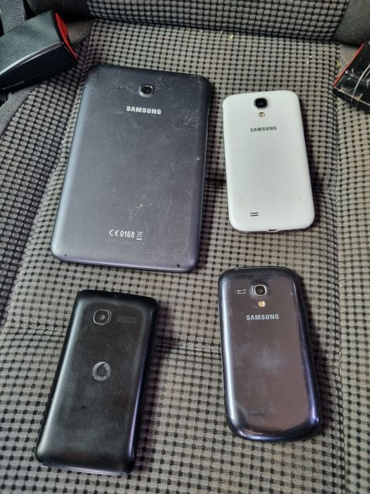 Lot telefoane și  o tabletă