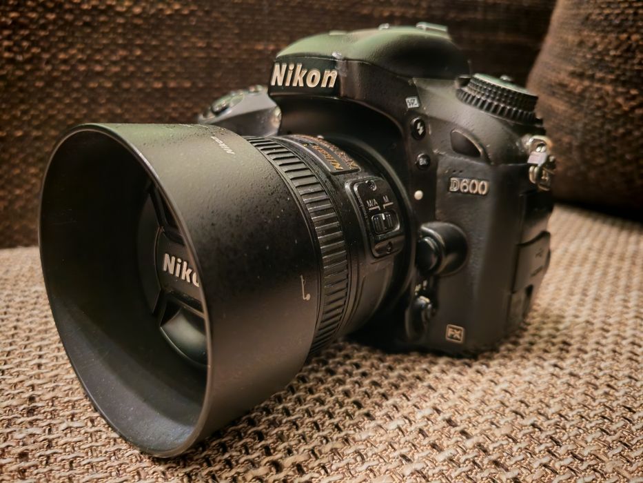 Nikon D600 FULL Frame cu obiectiv 50 f1.8G