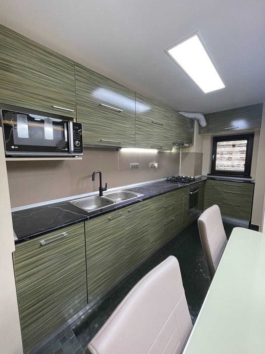 Proprietar, vând garsonieră complet amenajată și utilată, situată în zona Mall Vitan, într-un bloc anvelopat.