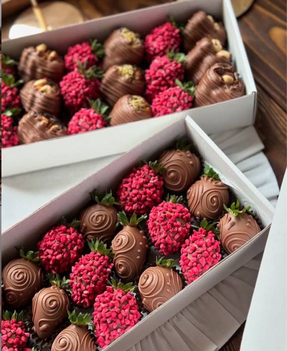 Боксы клубники в шоколаде