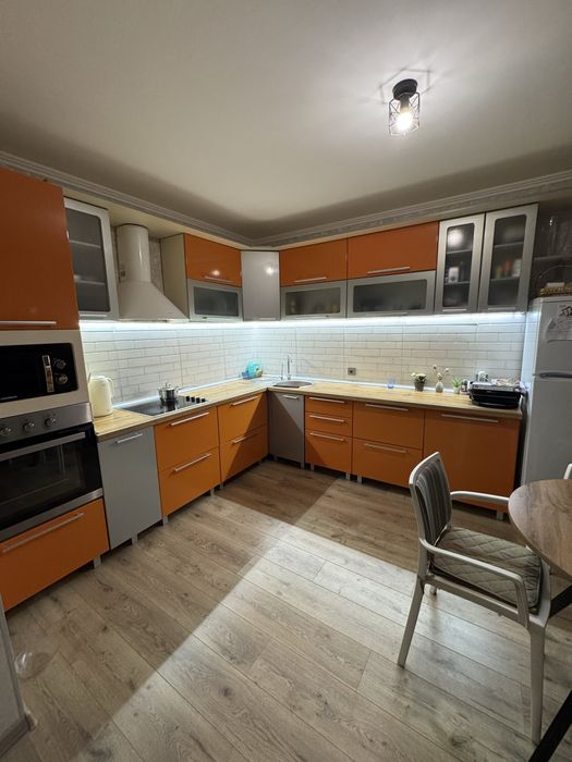 Продам угловую Кухню