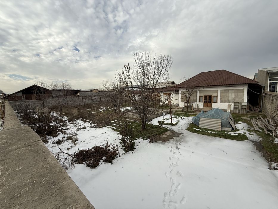 Срочна Yer sotiladi 12 Sotix. Bo’lib berishga ham beriladi