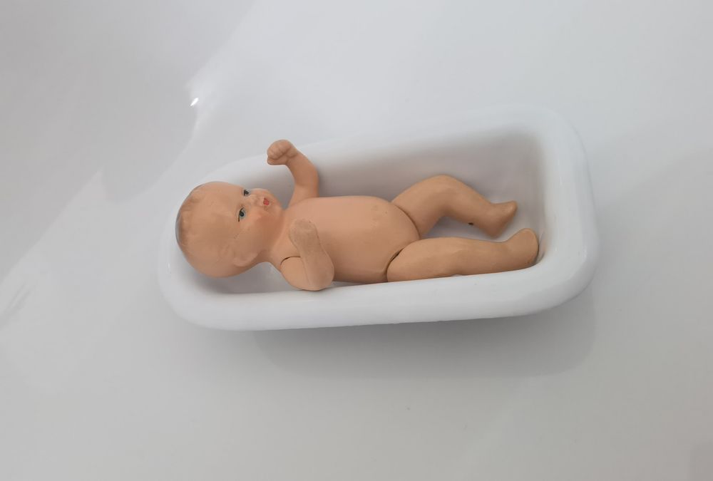 Cadă Fontă anii 40 și Bebeluș Porțelan Bisque anii 30