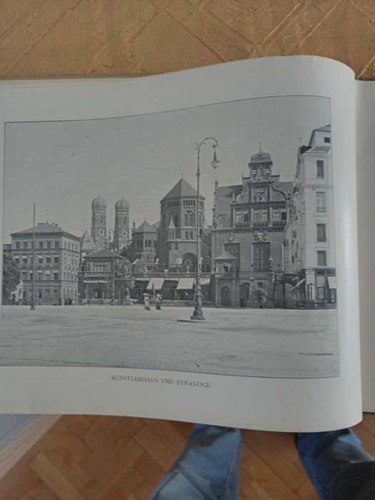 Много стар алманах със снимки от Мюнхен