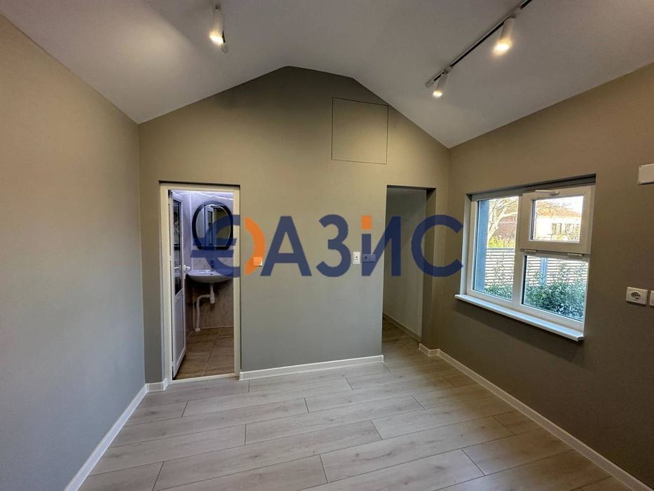 Къща с 3 спални 108 кв., с парцел 11 дка, с. Гюльовца, обл. Бургас,