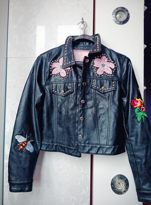 Уникално яке от естествена кожа с бродерии и капси