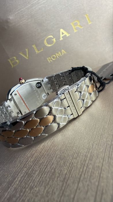 Часы Bvlgari с искусственными бриллиантами