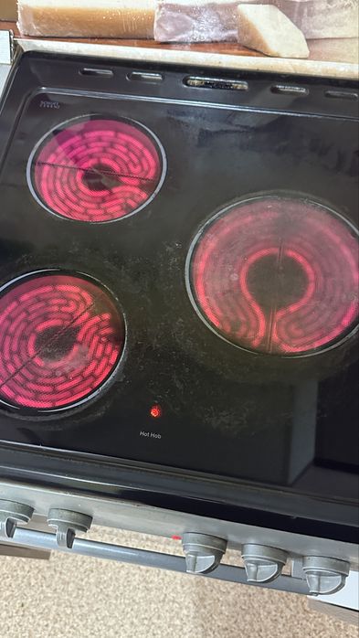 Продам кухонный гарнитур вместе с плитой