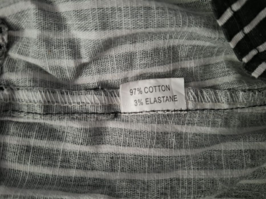 Pantaloni scurți în dungi
