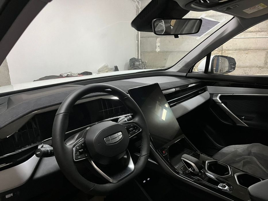 Geely Atlas машина