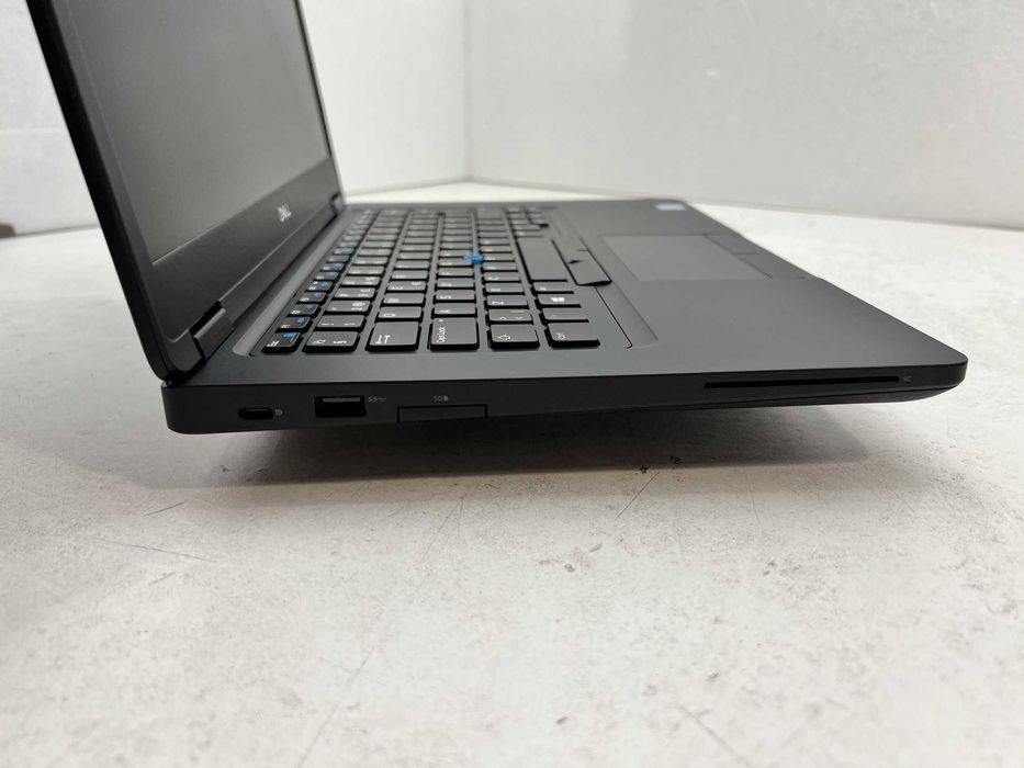 Реновиран лаптоп Dell Latitude 5490 14 FHD i3-8130U 8GB 260GB SSD гаранция