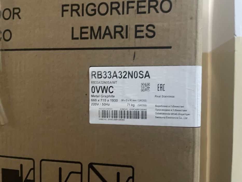 Холодильник Samsung