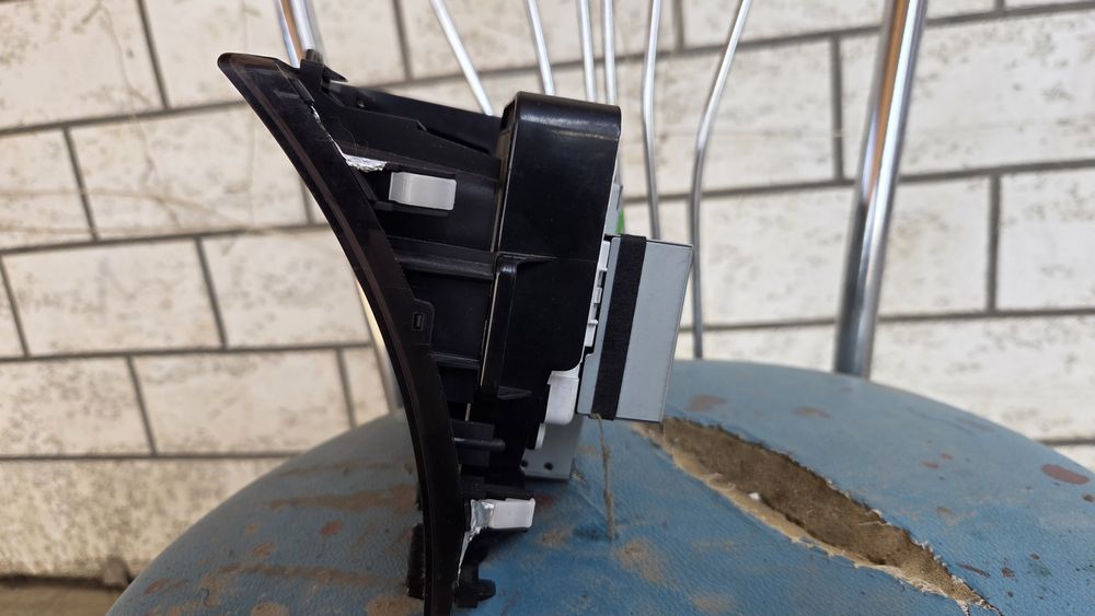 Монитор на Хонда Honda Elysion RR1