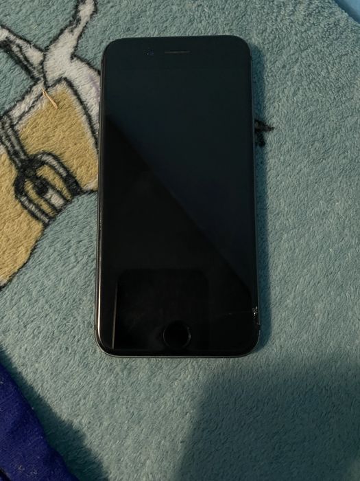 vand iphone 8 foarte bun